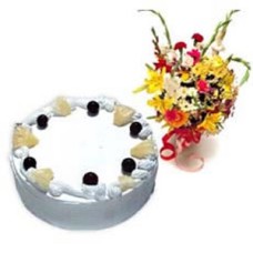 1/2 kg  Pineapple Cake + 12 Mix Flowers Bunch  